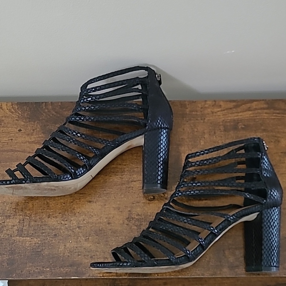 Tahari Black Strappy Textured Heeled Sandals size 7 - Picture 3 of 12